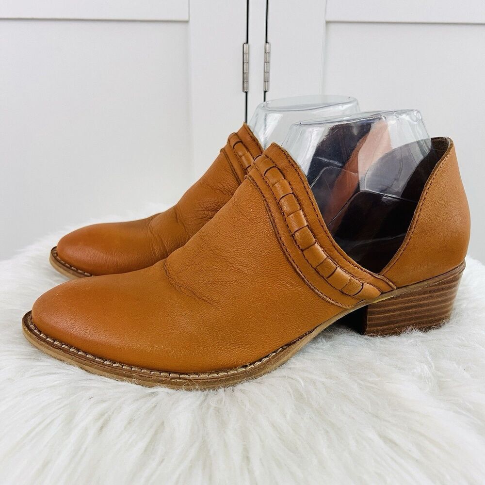Diba True Sands of Time Cut out Ankle Boots Cognac Brown Booties Size 7.5